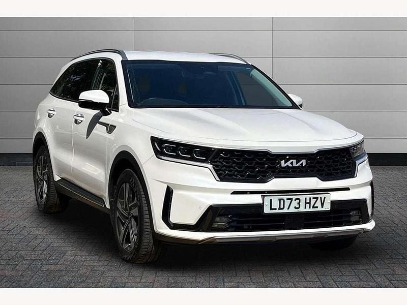 White Used 2023 Kia Sorento 2 SUV | £36,395 (Fair price) - Image 1/2