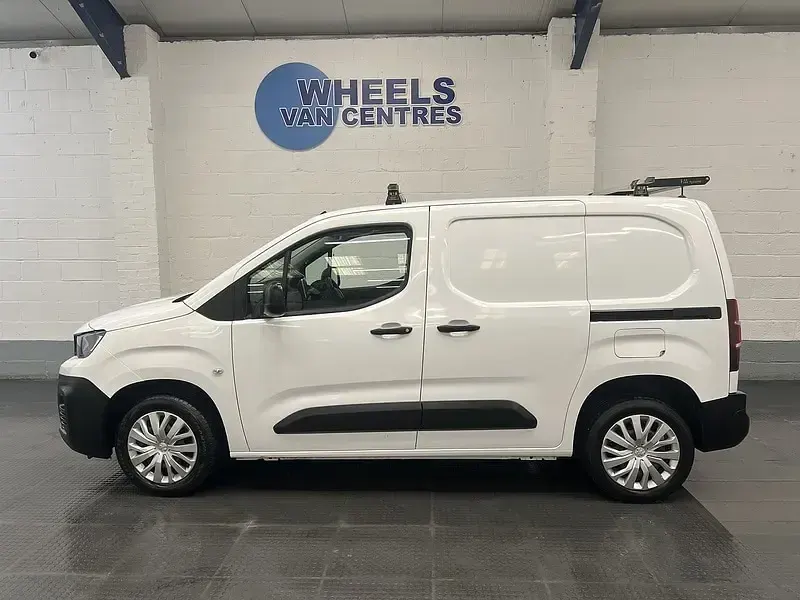 Used Peugeot Partner 100 HP (73 kW) 2021 White MPV