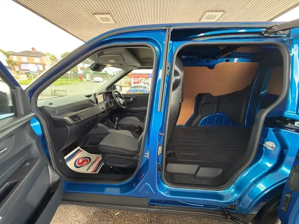 Używany Ford Transit Limited 100 KM (73 kW) 2024 Niebieski Van