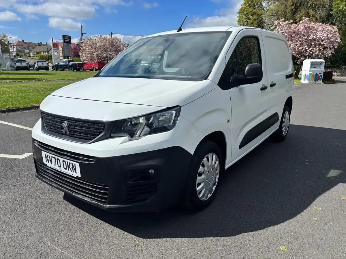 Used Peugeot Partner 131 HP (96 kW) 2021 White MPV