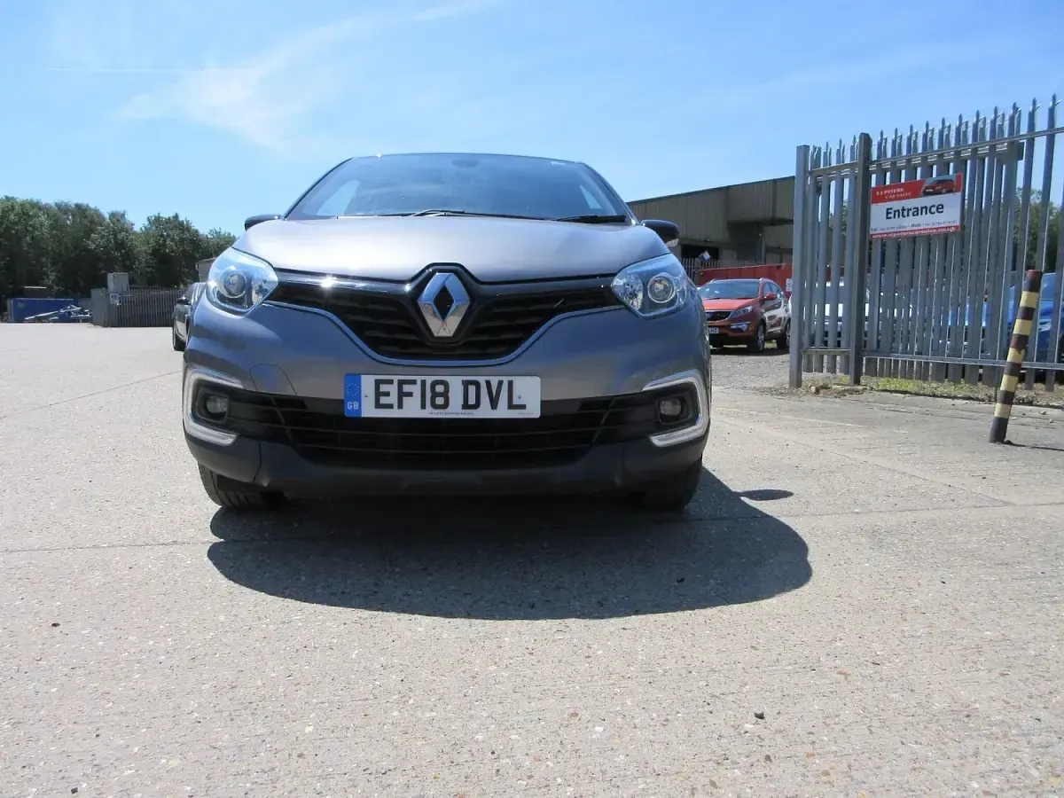 Used Renault Captur Iconic 90 HP (66 kW) 2018 Grey/black SUV