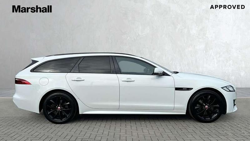 Used Jaguar XF R-Sport 250 HP (183 kW) 2019 Solid  fuji white Estate