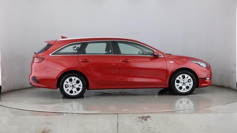 Used Kia Ceed 138 HP (101 kW) 2025 Red Hatchback