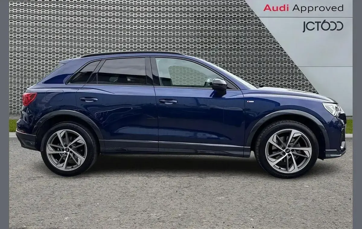 Used Audi Q3 Black Edition 150 HP (110 kW) 2022 Blue SUV