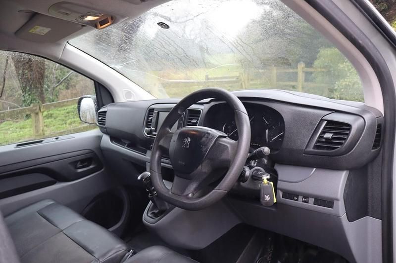 Used Peugeot Expert 2017 Silver Van