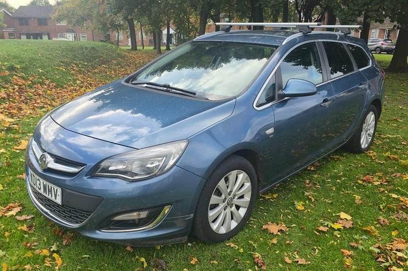 Used 2013 Vauxhall Astra Estate | £2,995 (Fair price) - Image 1/1