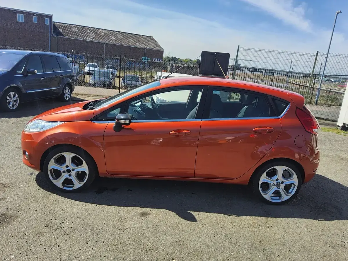 Used Ford Fiesta Zetec 96 HP (70 kW) 2012 Red Hatchback