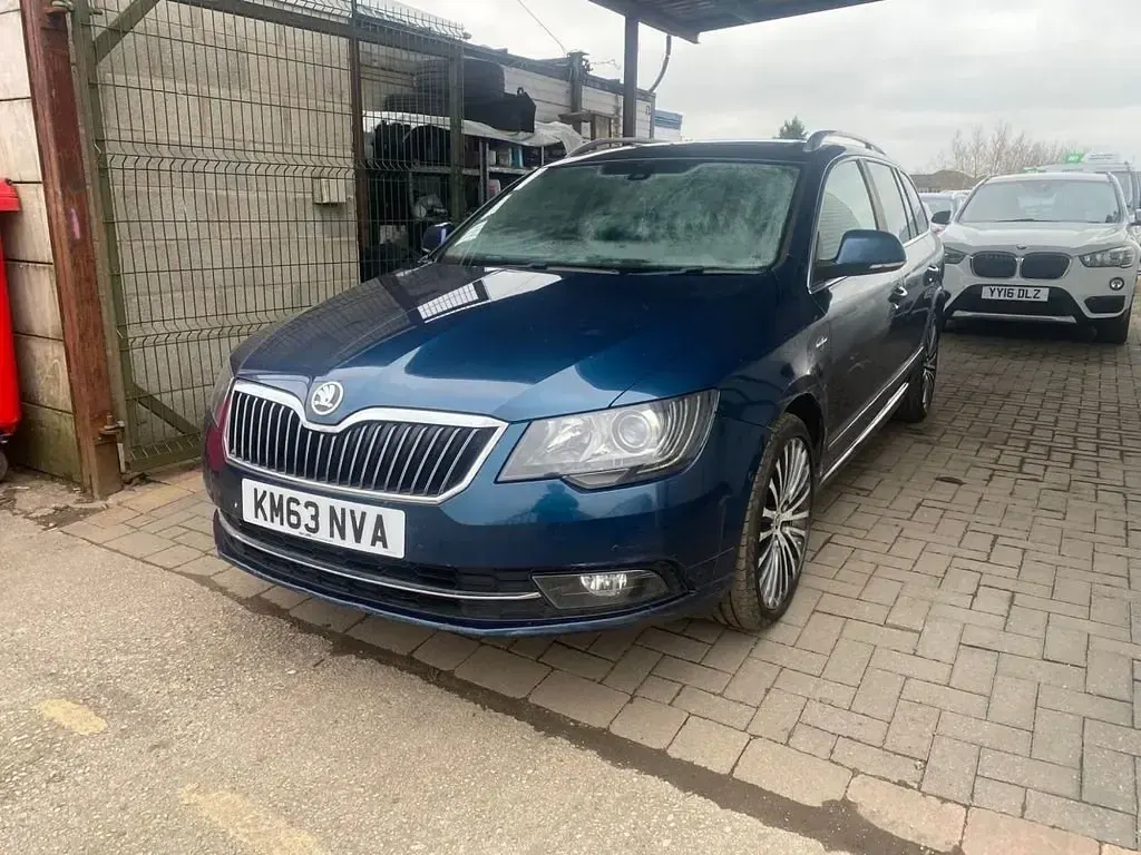 Gebraucht Skoda Superb 2014 Blau Kombi