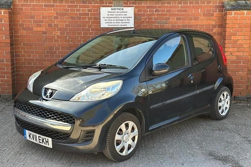 Used Peugeot 107 68 HP (50 kW) 2011 Black Hatchback