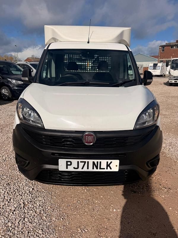 Begagnad Fiat Doblò 103 HK (75 kW) 2021 Vit Minibuss