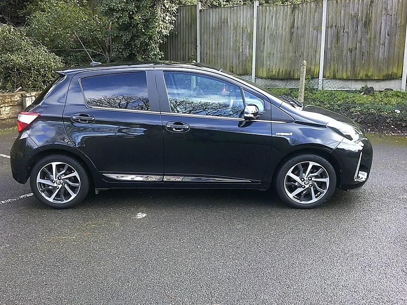 Used Toyota Yaris Hybrid 2017 Black Hatchback