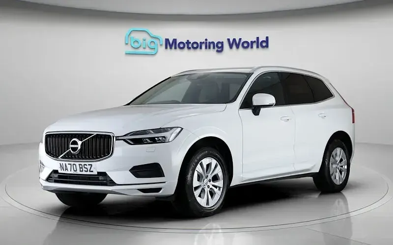 Used Volvo XC60 Momentum 250 HP (183 kW) 2020 White SUV