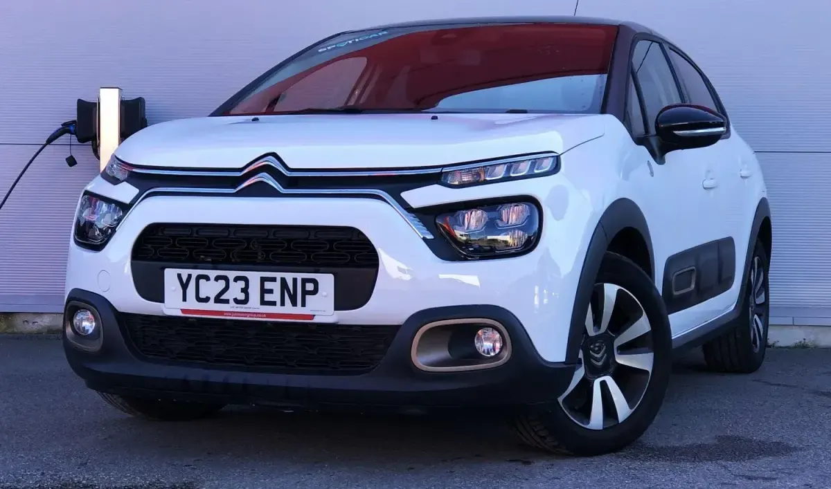 Używany Citroën C3 PureTech 82 KM (60 kW) 2023 Biały Hatchback