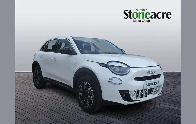White New 2025 Fiat 600 SUV | £19,995 (Fair price) - Image 1/4