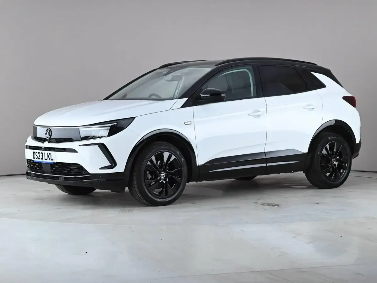 Used Vauxhall Grandland X S 131 HP (96 kW) 2023 White SUV