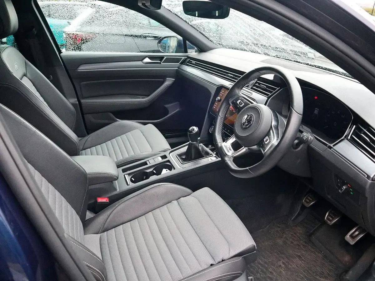 Used VW Passat R-line 190 HP (139 kW) 2018 Blue Sedan