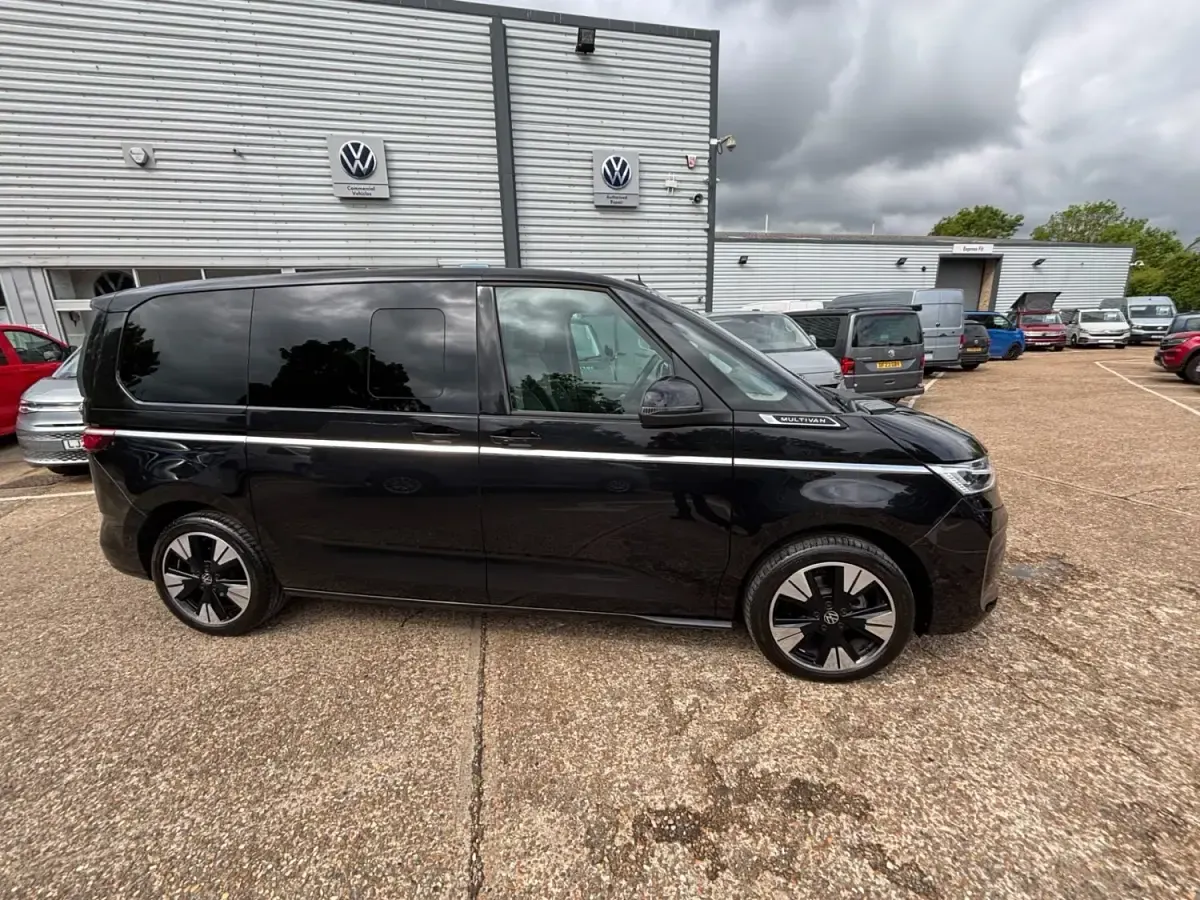 Used VW Multivan Style 150 HP (110 kW) 2025 Black MPV