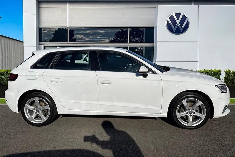 Used Audi A3 Sportback Sport 150 HP (110 kW) 2018 White Hatchback
