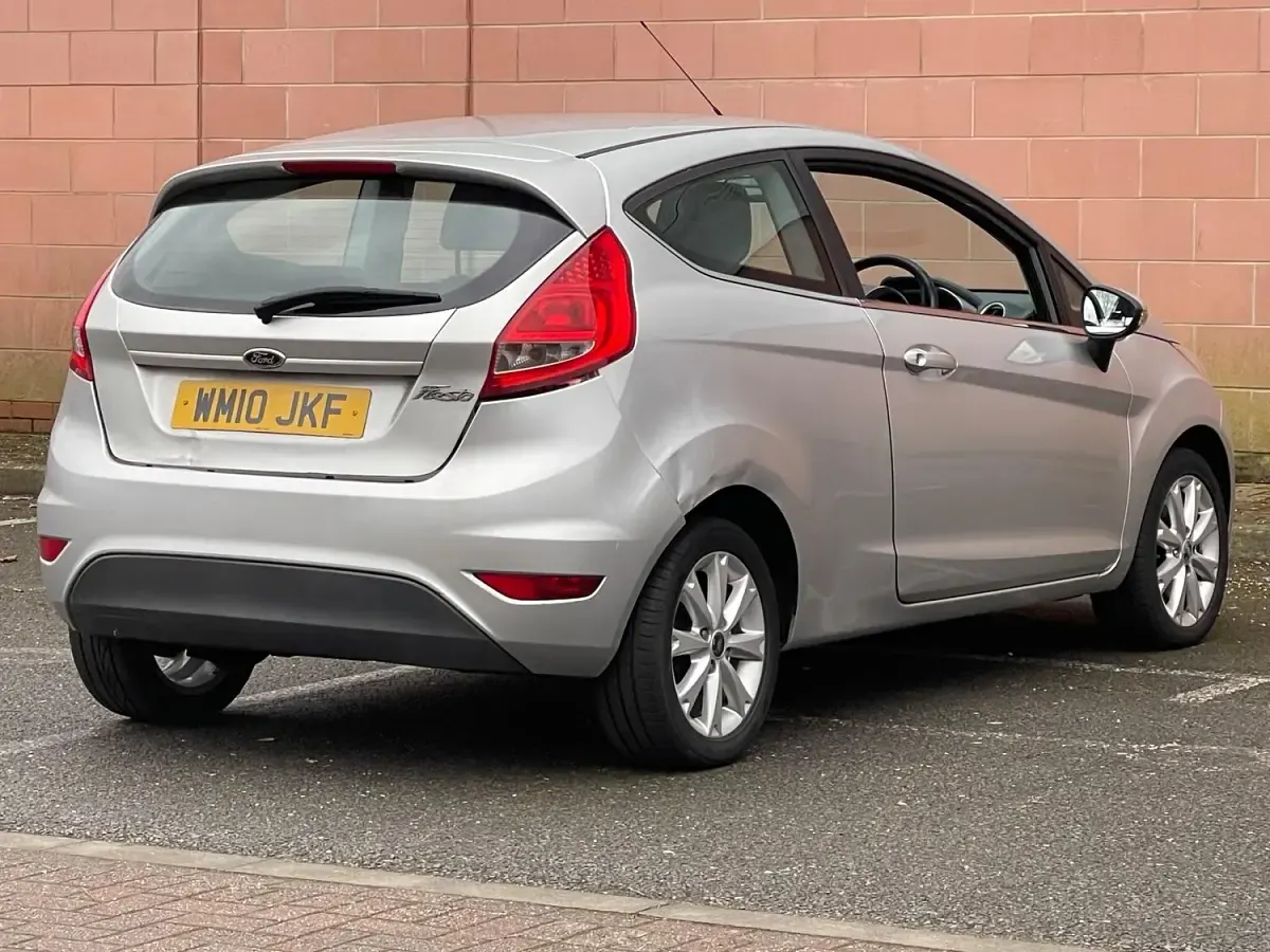 Gebraucht Ford Fiesta Zetec 2010 Silber Kleinwagen