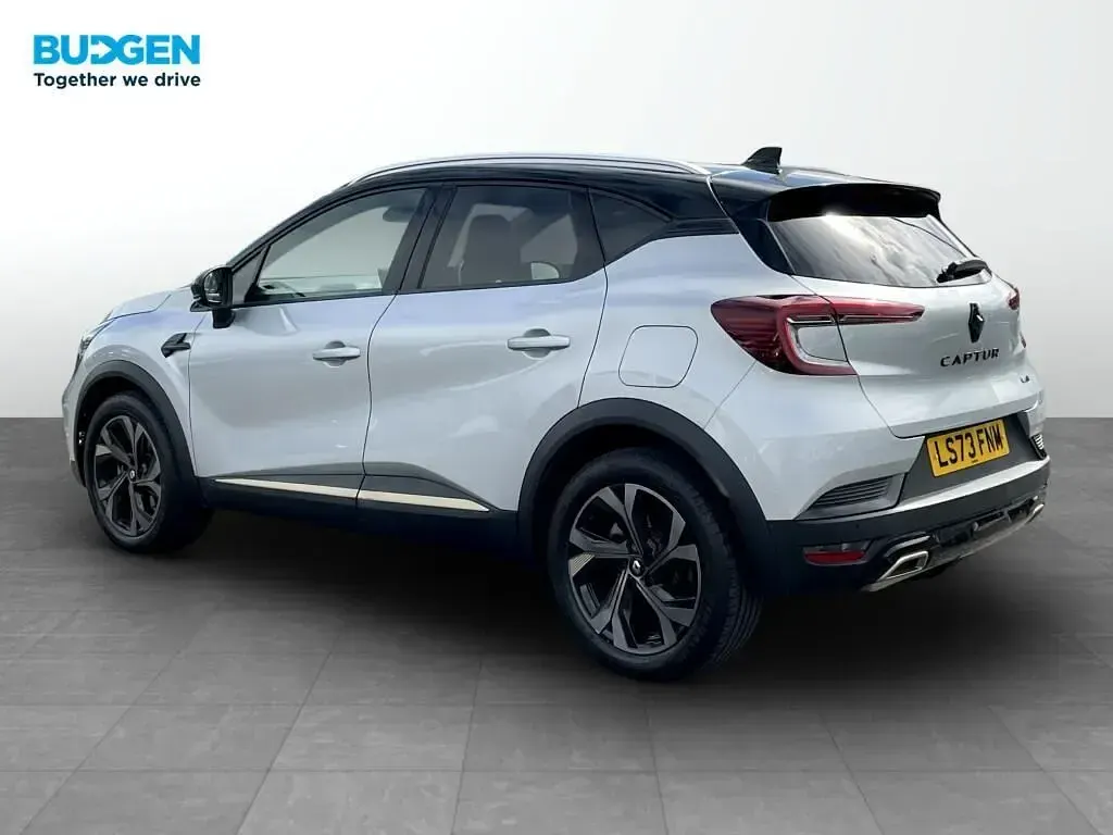 Używany Renault Captur Engineered 160 KM (117 kW) 2023 Szary SUV