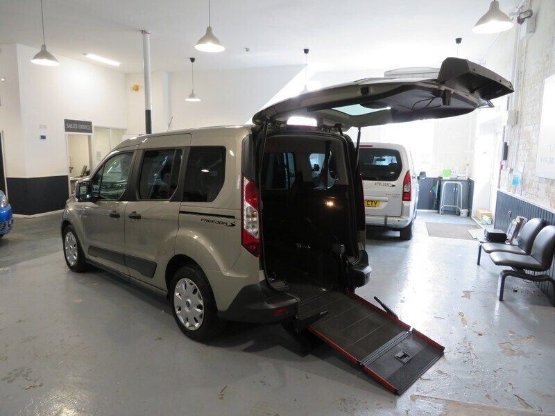 Silver Used 2016 Ford Tourneo Connect Zetec MPV | £14,999 - Image 1/3