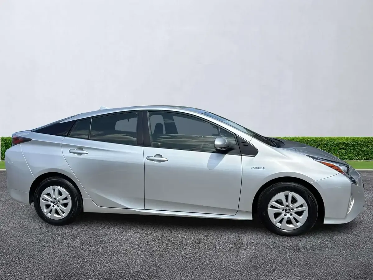 Used Toyota Prius Active 122 HP (89 kW) 2016 Silver