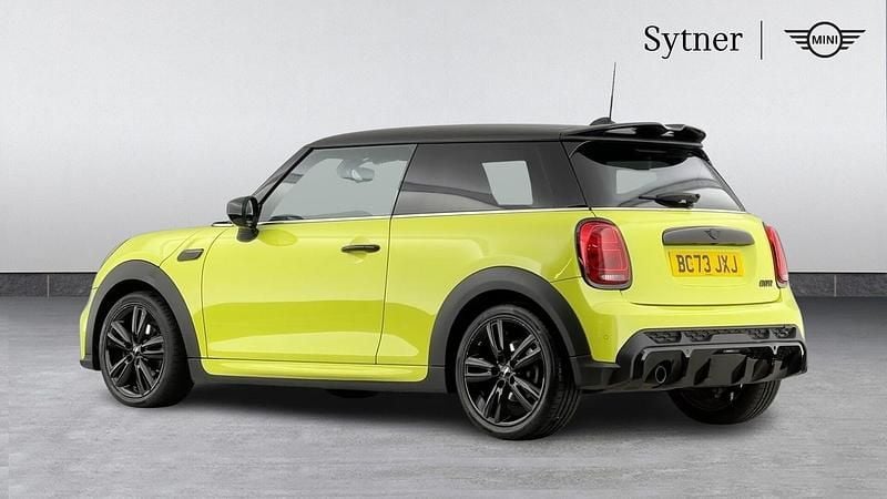 Used Mini Cooper Hatch 134 HP (98 kW) 2024 Yellow Hatchback