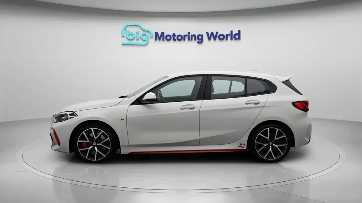 Begagnad BMW 128 261 HK (191 kW) 2022 Vit Halvkombi