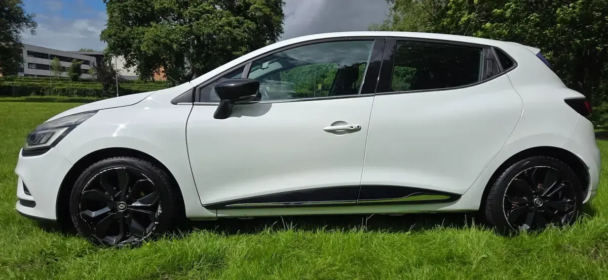Used Renault Clio Dynamique 90 HP (66 kW) 2017 White Hatchback