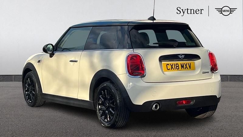 Used Mini Cooper Hatch 134 HP (98 kW) 2018 White Hatchback