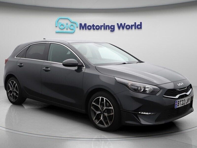 Grey Used 2022 Kia Ceed 3 Hatchback | £15,100 (Fair price) - Image 1/4