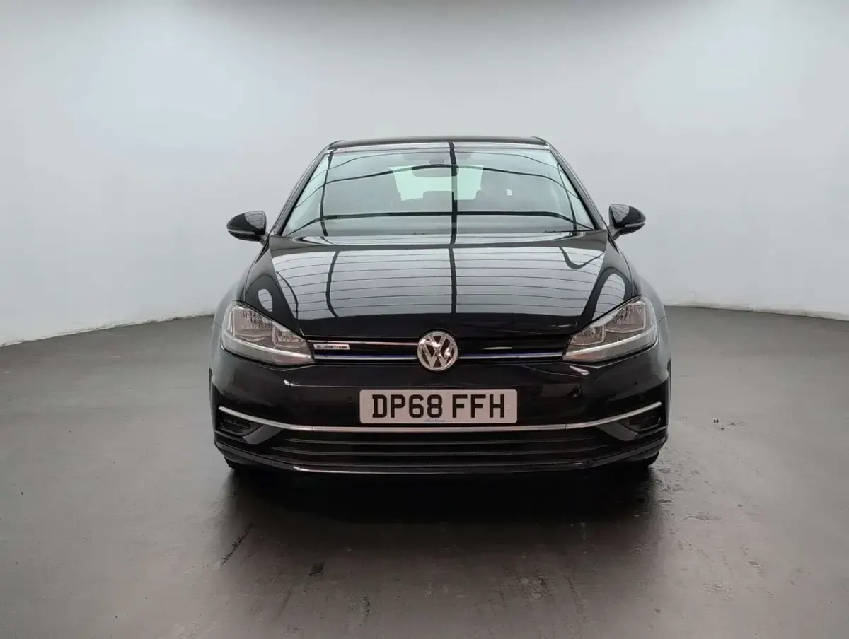 Used VW Golf VII SE 130 HP (95 kW) 2018 Black Hatchback