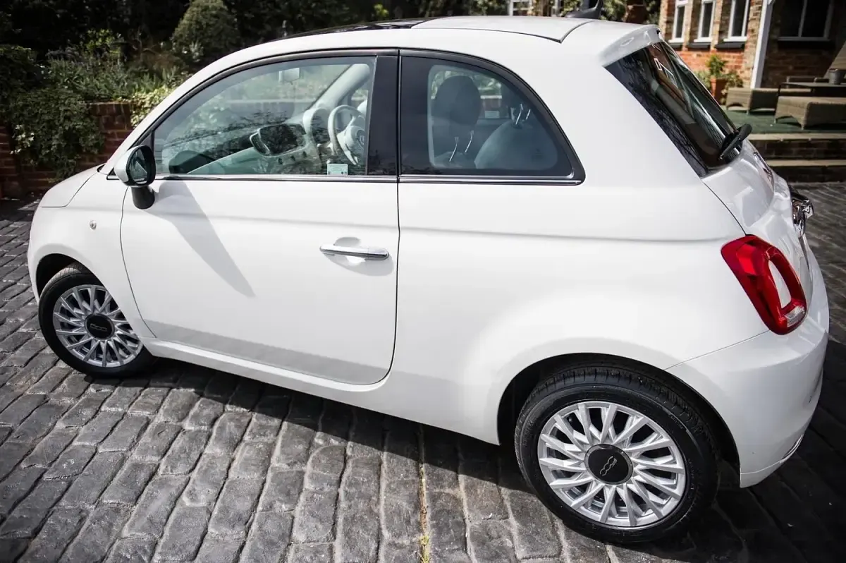 Used Fiat 500 Lounge 69 HP (50 kW) 2017 White Hatchback