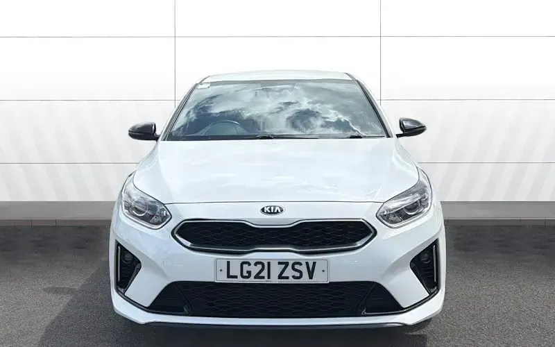 Used Kia Ceed GT-Line 136 HP (100 kW) 2021 White Hatchback