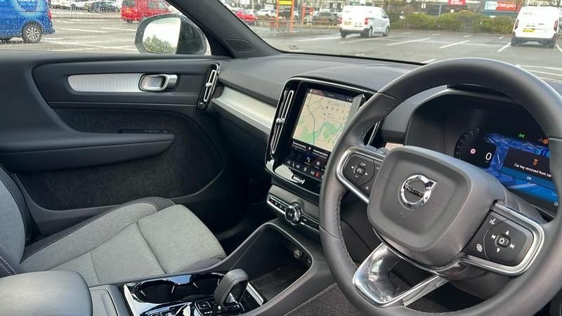 Used Volvo XC40 Plus 163 HP (119 kW) 2023 White SUV