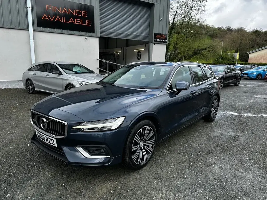 Used Volvo V60 Inscription 190 HP (139 kW) 2018 Blue Estate