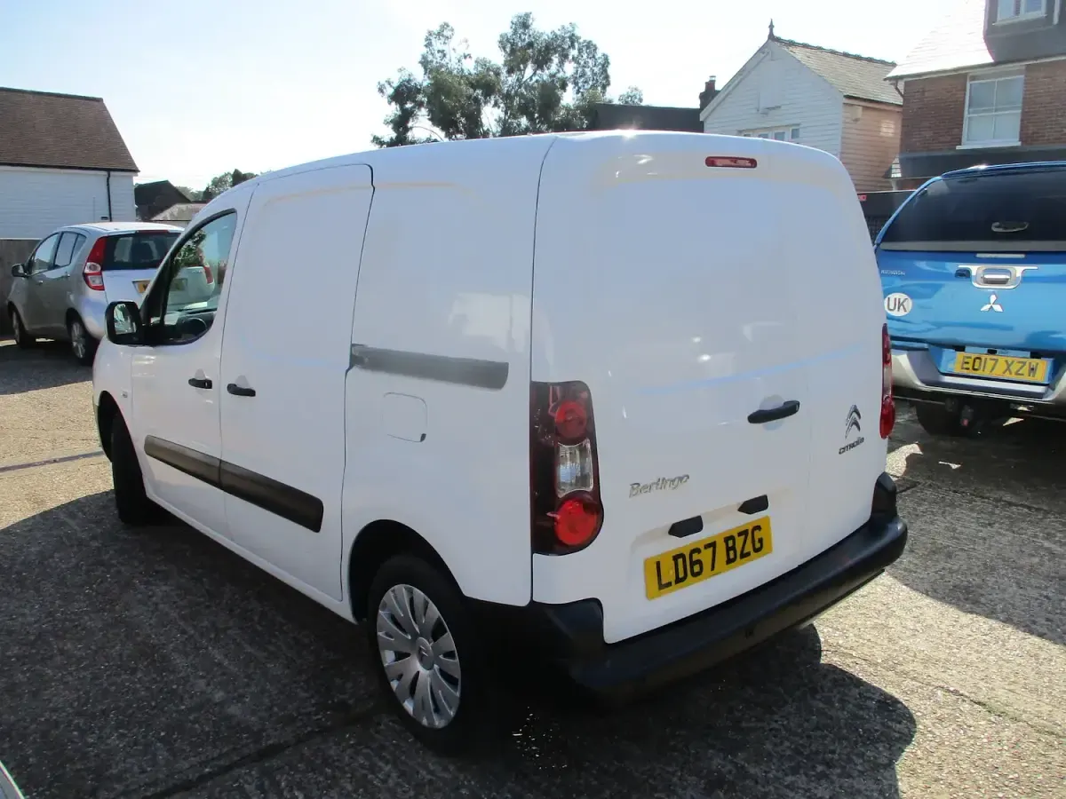 Used Citroën Berlingo 75 HP (55 kW) 2017 White MPV