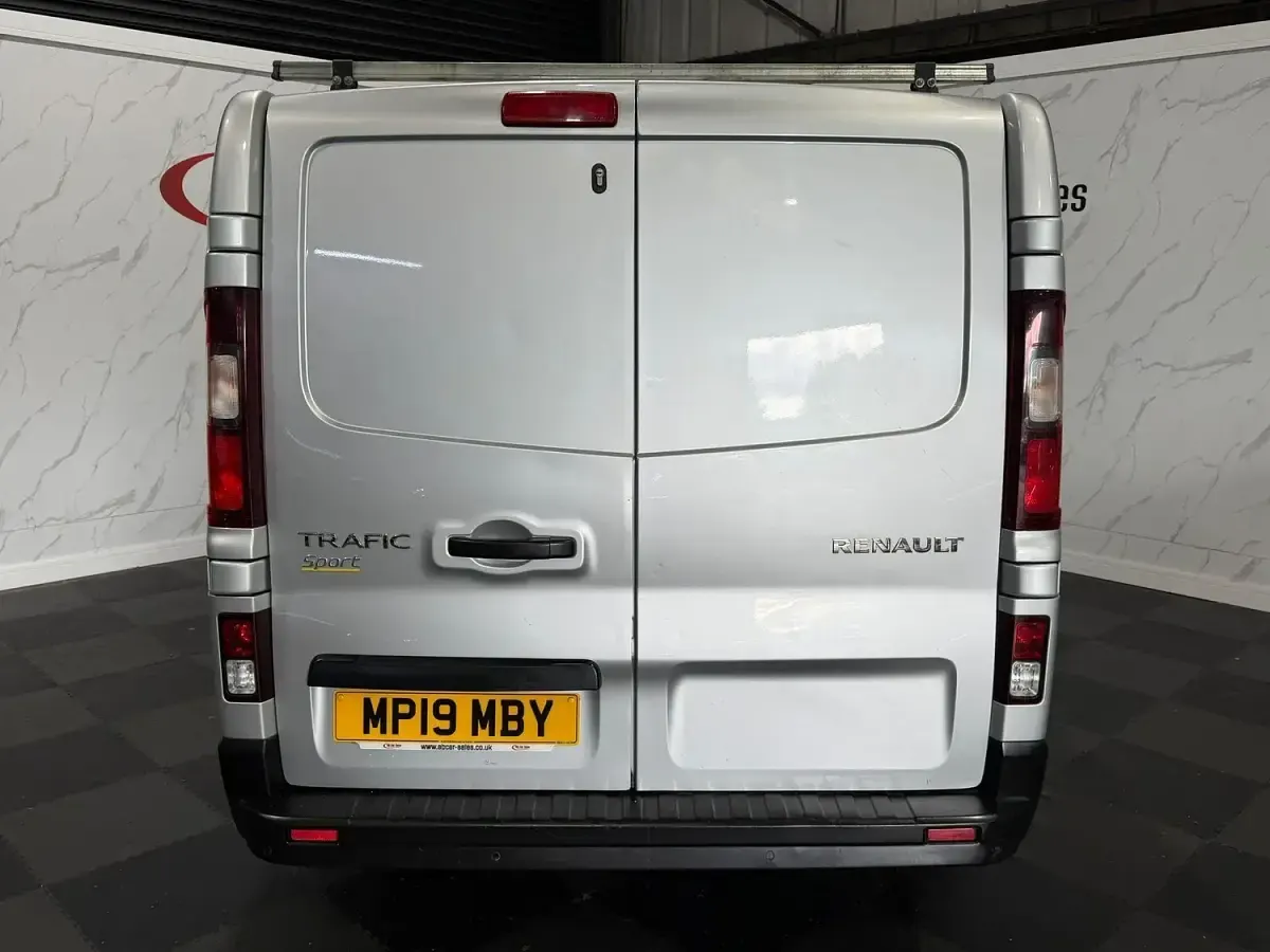 Used Renault Trafic 2019 Silver MPV