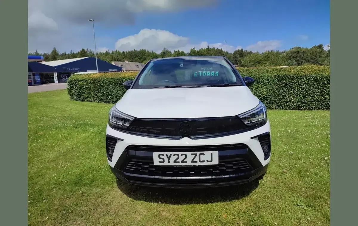 Used Vauxhall Crossland GS Line 108 HP (79 kW) 2022 White SUV