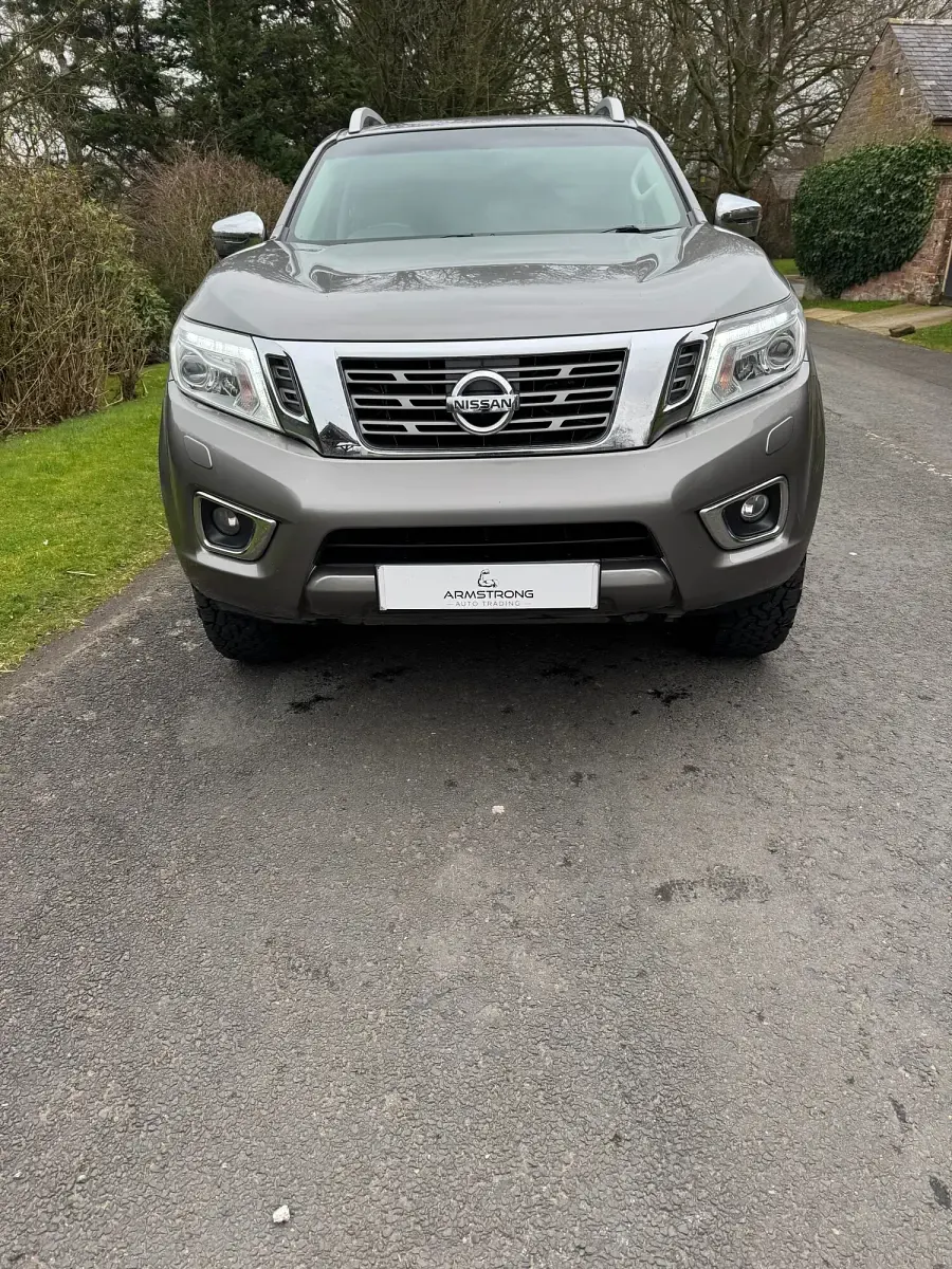 Used Nissan Navara Tekna 188 HP (138 kW) 2017 Grey Pickup