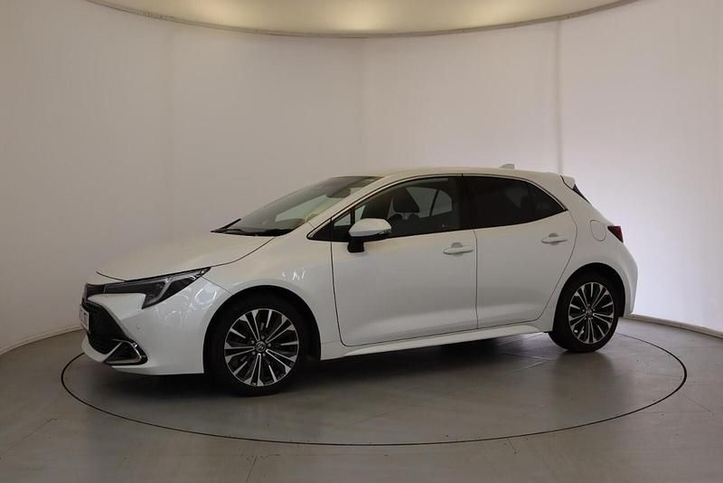 White Used 2023 Toyota Corolla Design Hatchback | £18,695 (Fair price) - Image 1/3