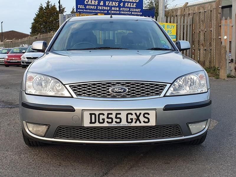 Used Ford Mondeo Zetec 128 HP (94 kW) 2006 Silver Hatchback