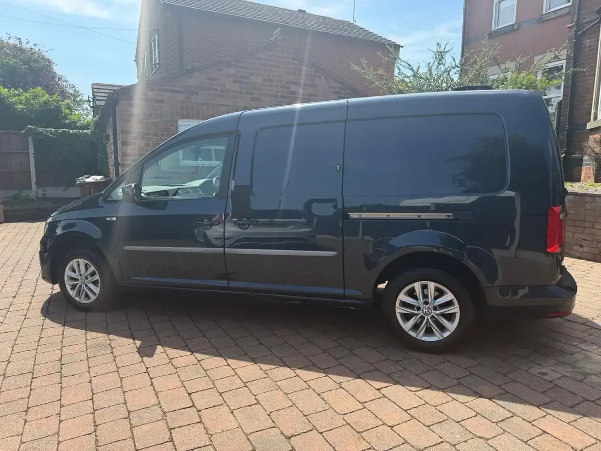 Used VW Caddy Maxi Highline 102 HP (75 kW) 2019 Blue MPV
