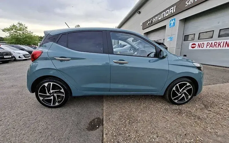 Used Hyundai i10 Premium 79 HP (58 kW) 2025 Green Hatchback