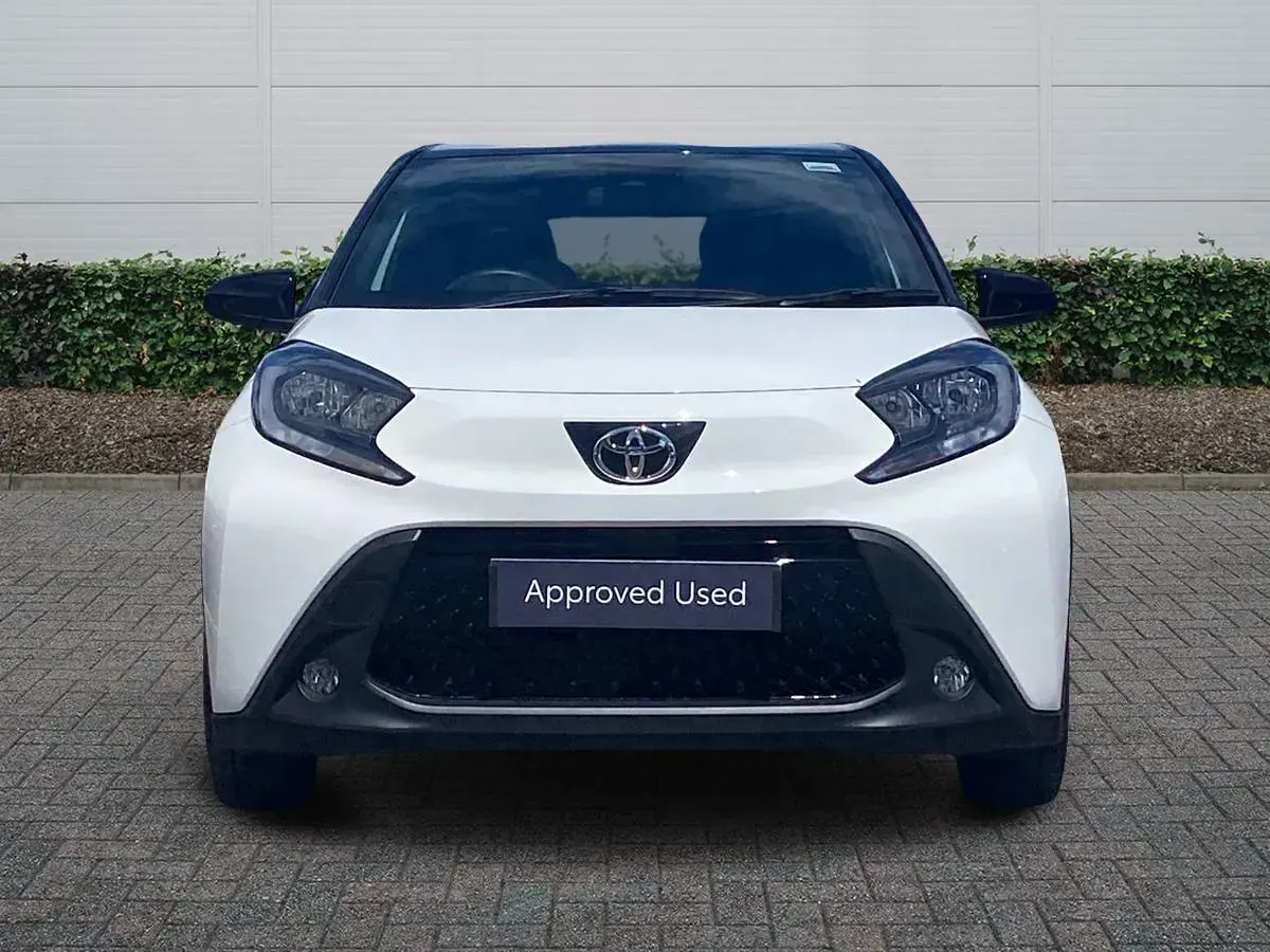 Used Toyota Aygo X 72 HP (52 kW) 2023 White SUV