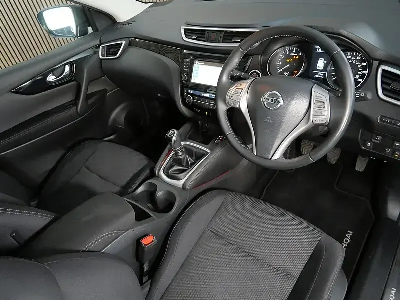 Used Nissan Qashqai N-Connecta 115 HP (84 kW) 2016 Black SUV