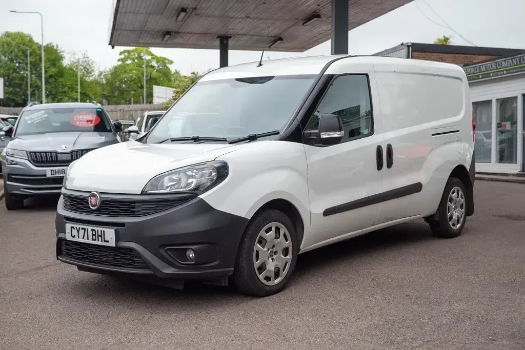 Używany Fiat Doblò 2022 Biały Minivan