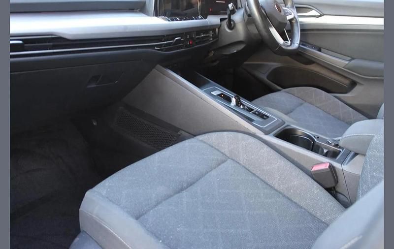 Used VW Golf VIII Life 128 HP (94 kW) 2021 Blue Estate