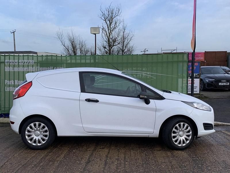 Used Ford Fiesta 2016 White Van
