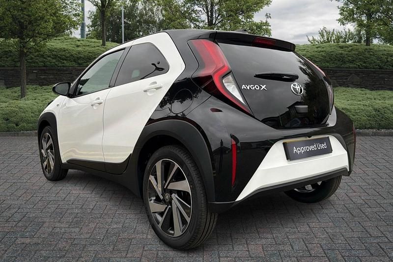 New Toyota Aygo X 72 HP (52 kW) 2025 White SUV